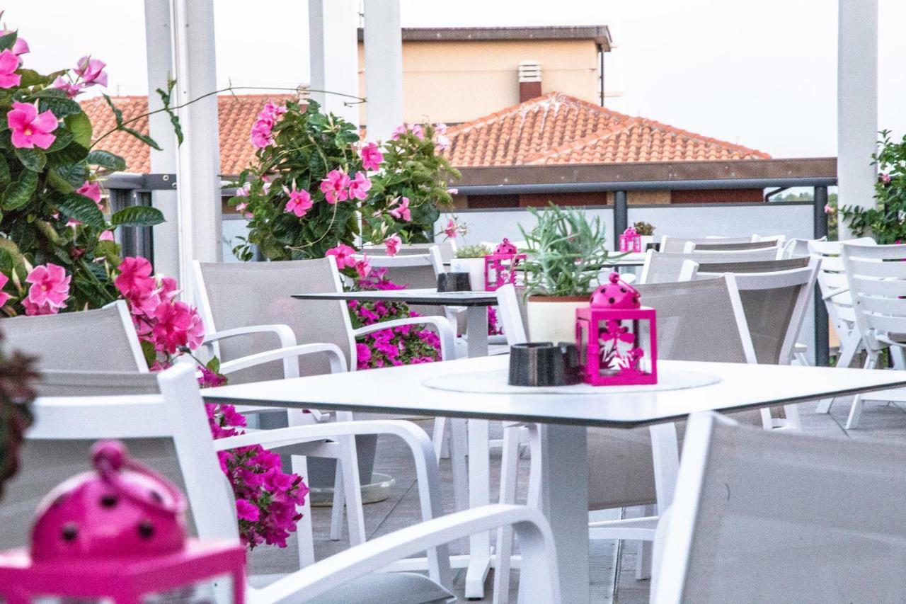 Renzo Hotel Cesenatico Exteriör bild