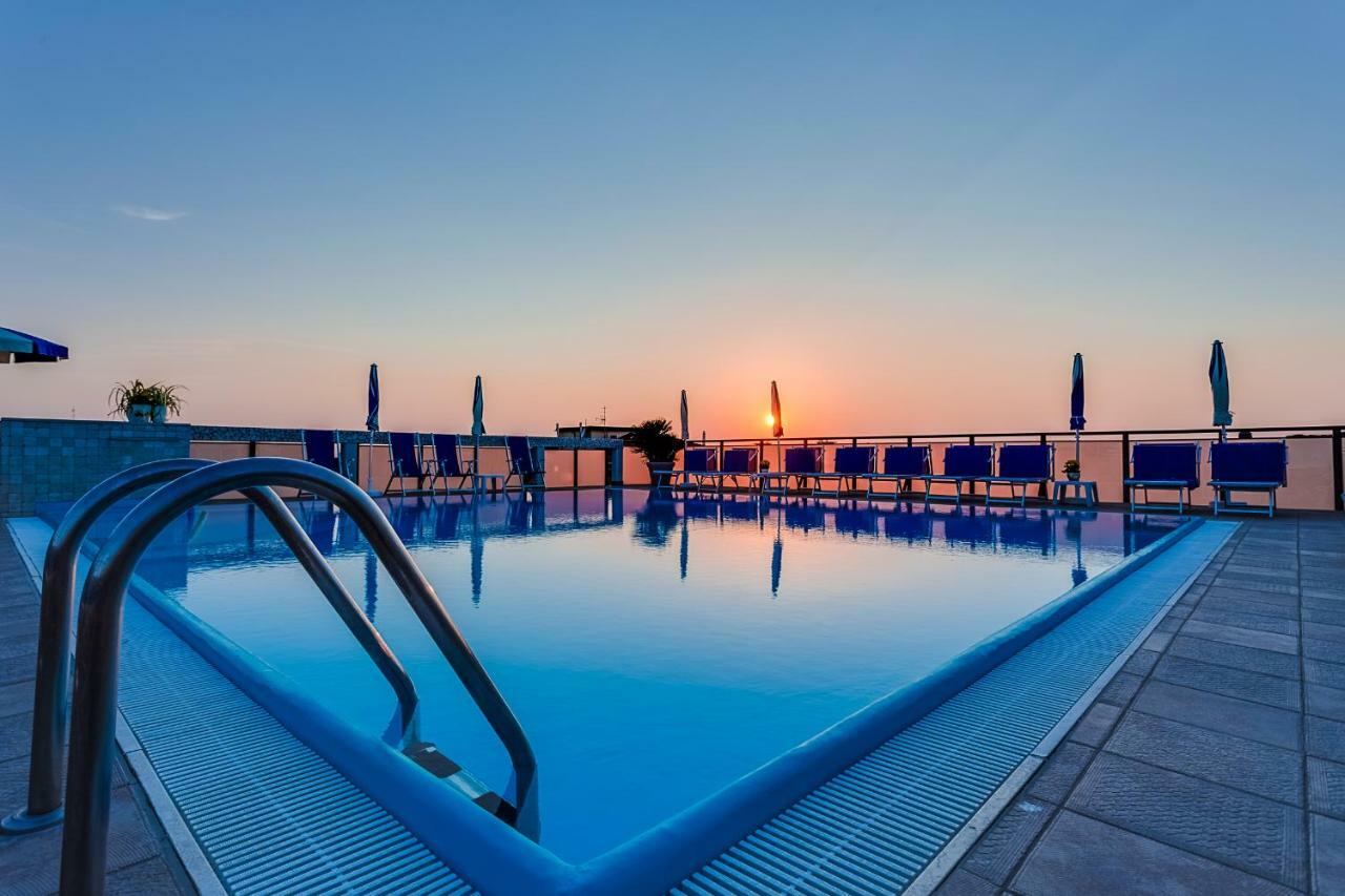 Renzo Hotel Cesenatico Exteriör bild